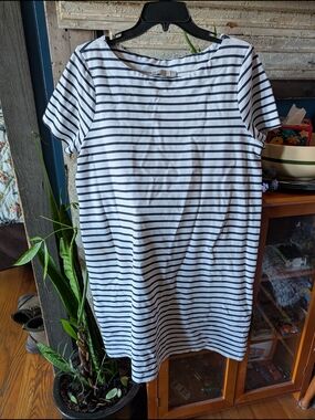 Nutmeg SZ 16 Striped Short Sleeve Tee Dress in White & Black